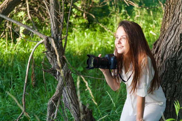 Dışarıdaki genç kadın portresi.. 