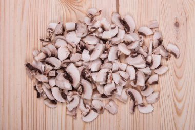 Petrol dilimlenmiş mantar