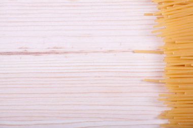 Spagetti avuç ile ip bağladılar