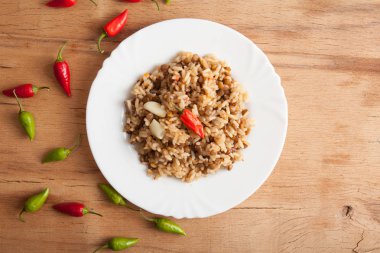 Mercimek ve pirinç biber biber ile.