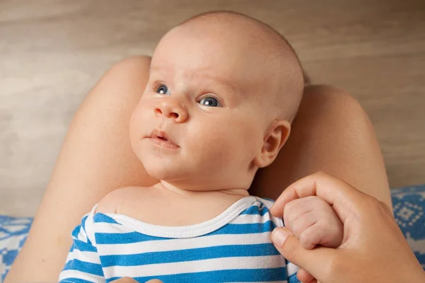 O bebê tem uma mãe — Fotografia de Stock