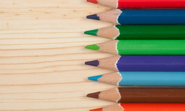 Vässade färgpennor — Stockfoto