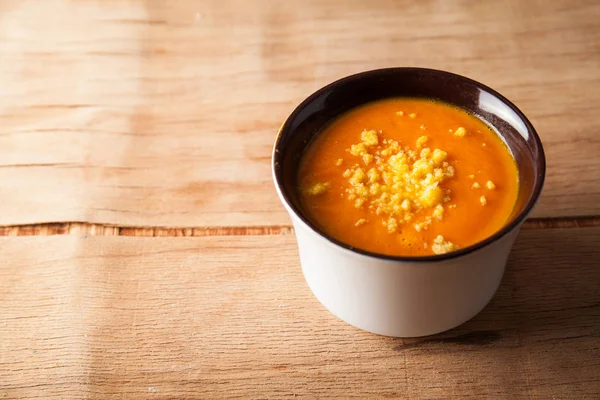 Soupe de purée de citrouille dans un bol — Photo