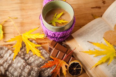 Fincan kahve ile sonbahar kompozisyon