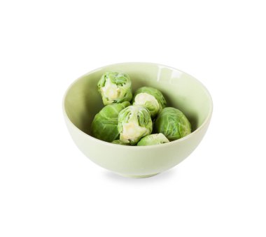 Brüksel lahanası beyaz arka planda izole edilmiş.