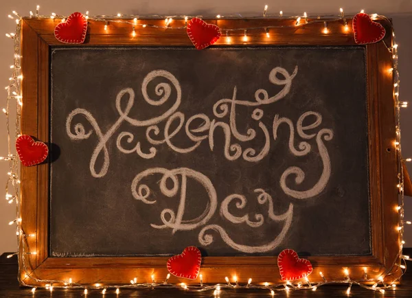 Inschrift Valentinstag auf Tafel — Stockfoto