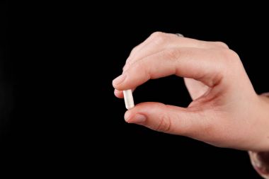 Hapları elinde yakın çekim