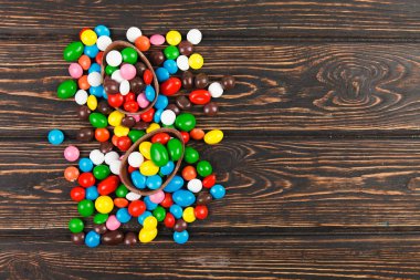 Renk şeker çikolata yumurta ve sır