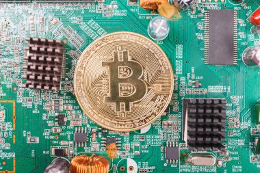 Bitcoin siyah arka plan üzerine kapatın