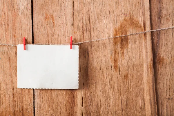 Blank paper on rope on board — Stock Photo, Image