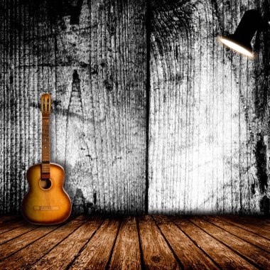 Boş odada eski gitar