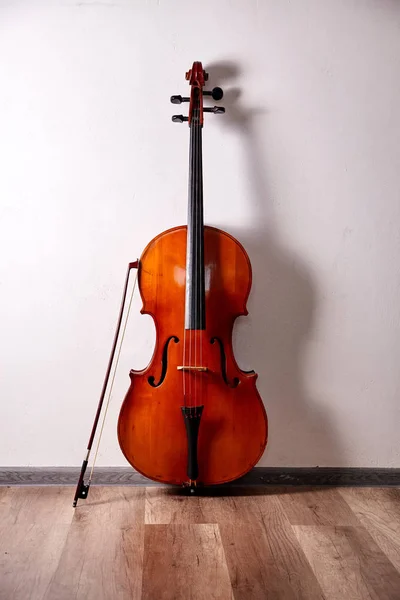 Vecchio violoncello retrò — Foto Stock