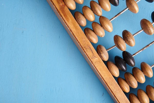 Abacus vintage sobre fondo de madera — Foto de Stock
