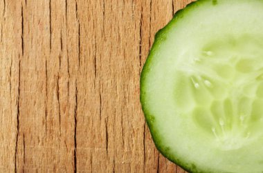 İzole olgun taze salatalık