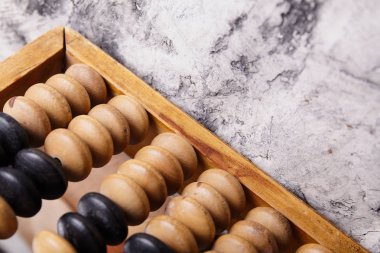 Arka plan üzerinde eski retro abacus