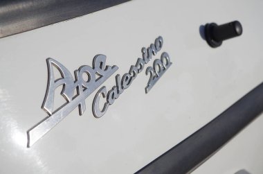 Beyaz Piaggio Tuk-tuk