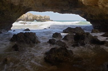 Ninho da Andorinha beach in Albufeira