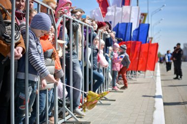 Bariyer arkasındaki insanlar