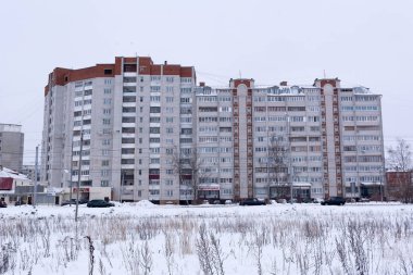 Çok katlı tuğla daireli ev