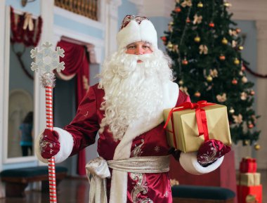 Rus Noel Baba, çantalı Ded Moroz, hediyeler