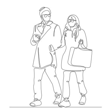 Genç çiftin durmaksızın çizdiği çizgi, mutlu yaşlı çiftin yürüyüşü. 