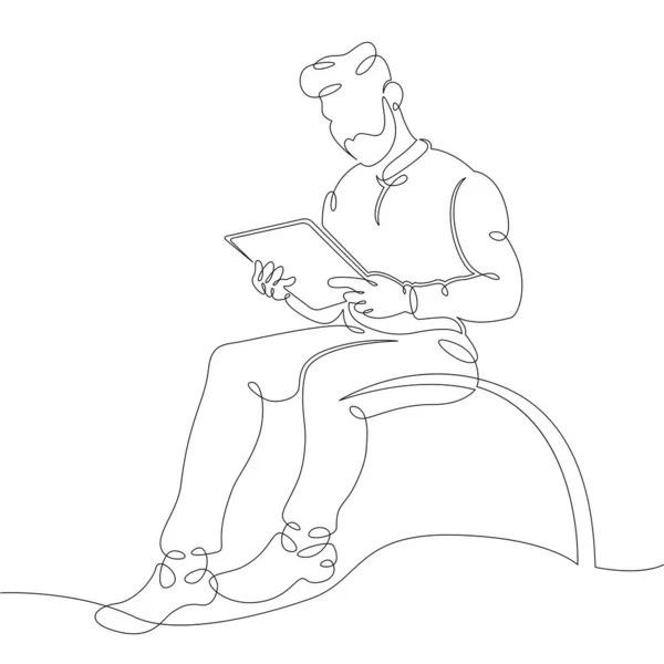 Pensador sentado em uma pedra. Jovem medita com um telefone — Fotografia de Stock