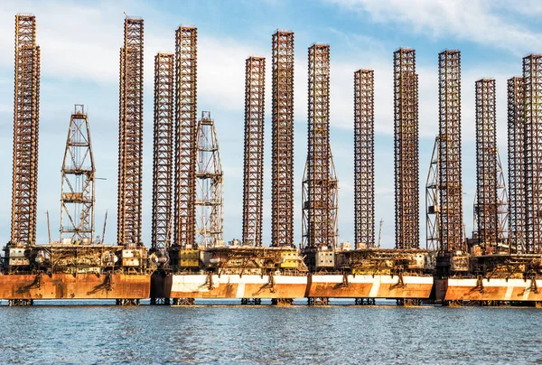 Övergivna Oljeplattformar Havet — Stockfoto