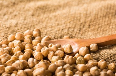 Çul üzerinde çiğ nohut