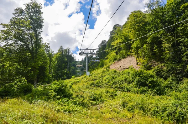 Sochi, Krasnaya Polyana. Teleferik dağlarda