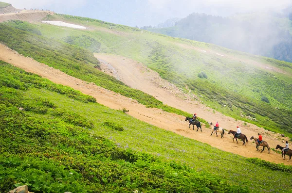 Paesaggio Montano Cavalieri Cavallo — Foto Stock