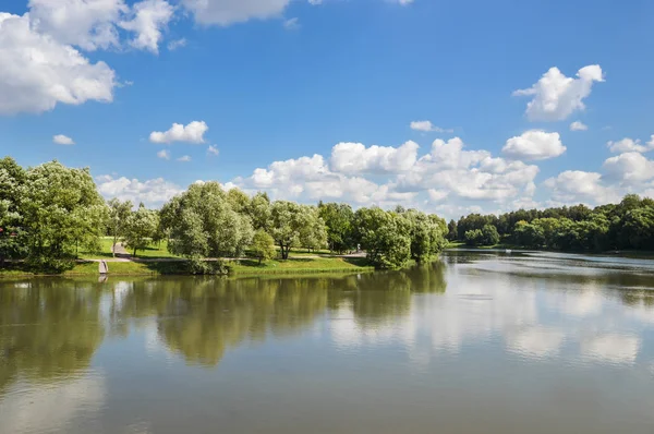 Moskova, Tsaritsyno park. Köprüsü'nden görüntülemek