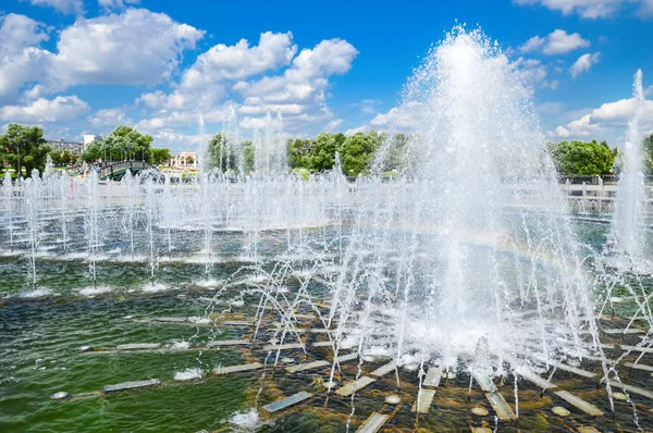 公園レニノ、モスクワの主要な噴水 — ストック写真