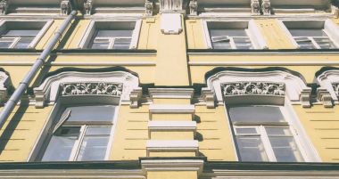 Eski mimari yapı parçası