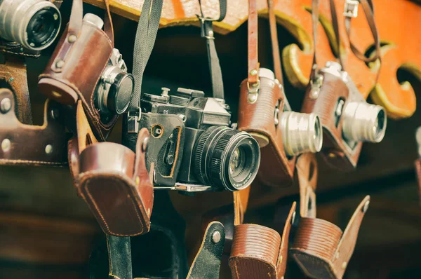 Moskva, Rusko - 19. srpna 2016. Ročníku filmové fotoaparáty s kryty na výstava veletrh — Stock fotografie