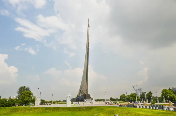 Moskau, Russland - 29. Juli 2016. Denkmal für die Eroberer des Weltraums — Stockfoto