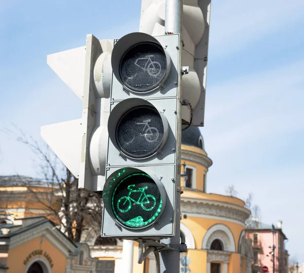Traffic light for cyclists