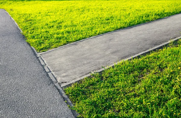 Asphalt path for walk and bicycles in the park — Stock Photo, Image