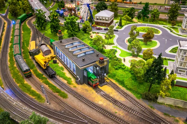 Модель залізниці і місто районного — стокове фото