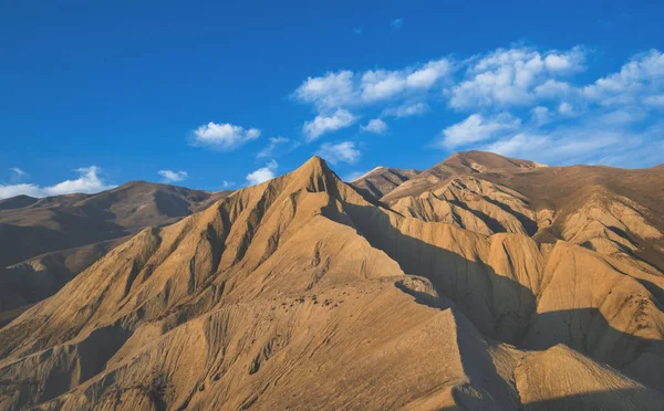 Belle montagne steppa rilievo - vista sul paesaggio di campagna — Foto Stock