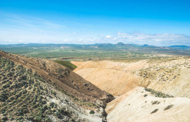 Manzara - kabartma dağlar bozkırın kurak bölge