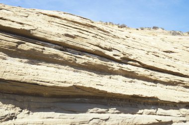 Ayrışma tarafından kurulan kil-sandy kaya katmanları