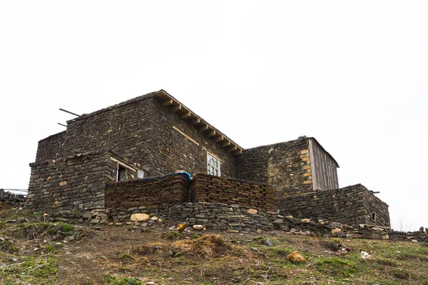 Azerbaigian, Khinalig vista insediamento montano, case di residenti locali. Situato in alto sulle montagne di Quba Rayon, Azerbaijan . — Foto Stock