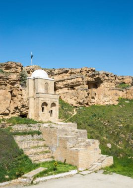 Maraza Qobustan şehir bölgesinde, Azerbaycan diri Baba Türbesi bulunan