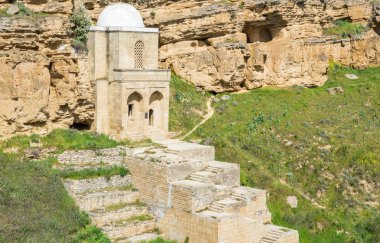 Maraza Qobustan şehir bölgesinde, Azerbaycan diri Baba Türbesi bulunan