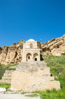 Maraza Qobustan şehir bölgesinde, Azerbaycan diri Baba Türbesi bulunan