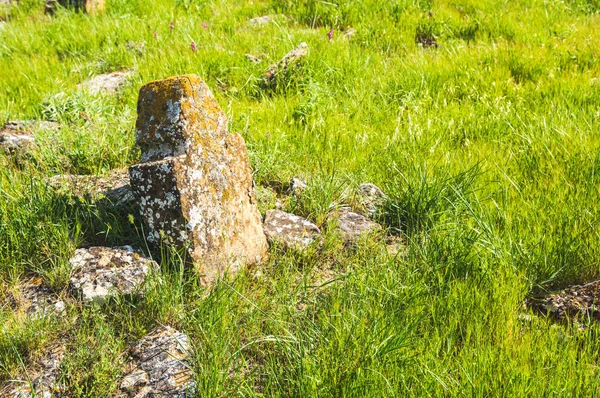 Древнее кладбище - могилы древних захоронений — стоковое фото