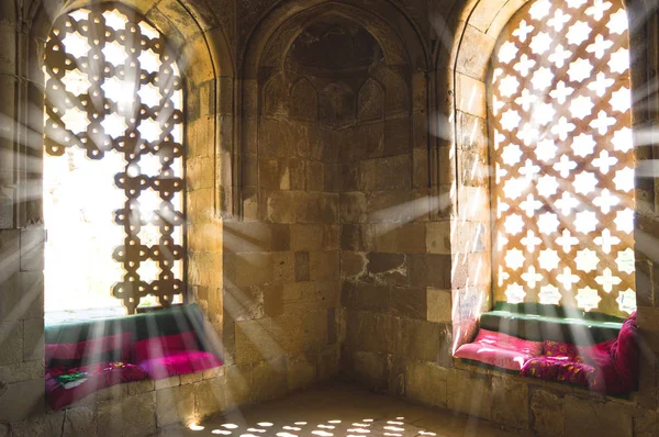 İç görünüm Diri Baba Türbesi Maraza şehir Qobustan, Azerbaycan semtinde