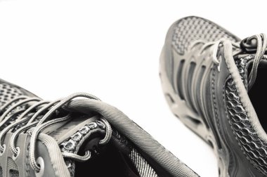 Gri spor ayakkabı beyaz arka plan üzerinde izole hiking