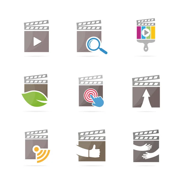 Set dari kombinasi logo clapperboard. Simbol film dan bioskop atau ikon. Templat desain film dan video logotype unik . - Stok Vektor