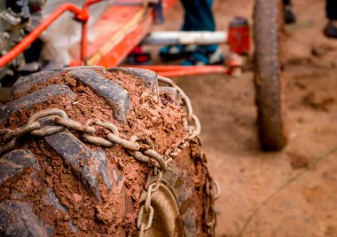 ağır muck truck tekerlek yol araba lastik zinciri o ile kapalı kapatmak